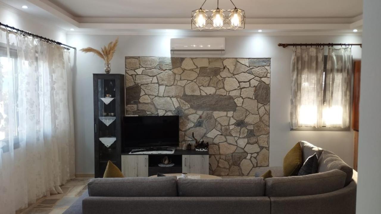Grey House Apartment Samos Town